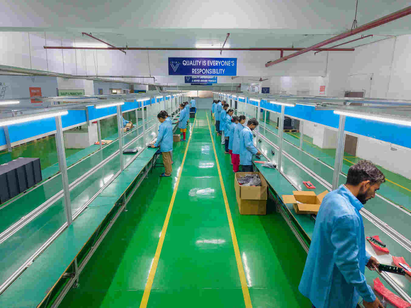 A monitor displaying the MES system dashboard for production tracking